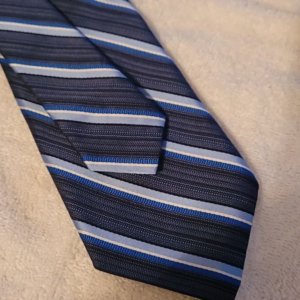 Bespoke‎ blue striped neck tie
